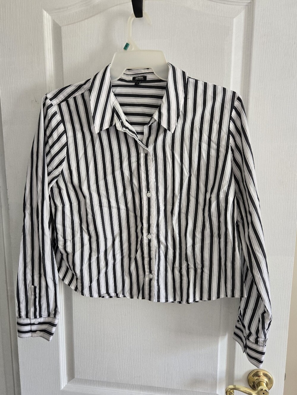 Express Cropped Portofino Size XL Black White Stripped Button Down Top
